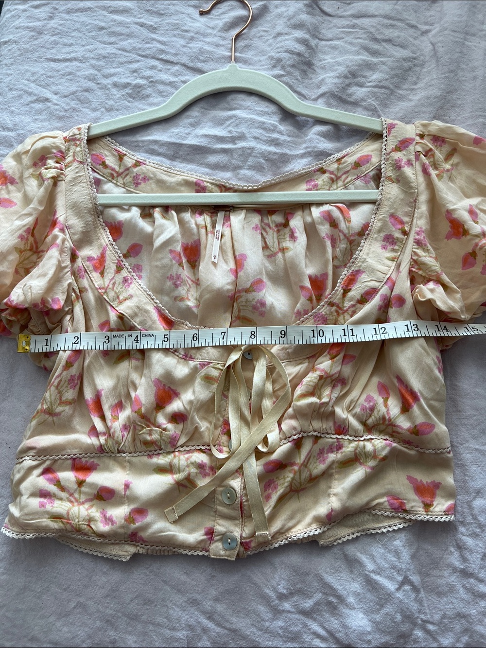 New Without Tags Free People Pink & Cream Floral Tie-Front Puff Sleeve Top - Picture 6 of 8